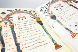Apicius De Re Coquinaria, Vatican City, Biblioteca Apostolica Vaticana, Urb. Lat. 1146, Facsimile edition by Imago, decorated velvet with gilded studs